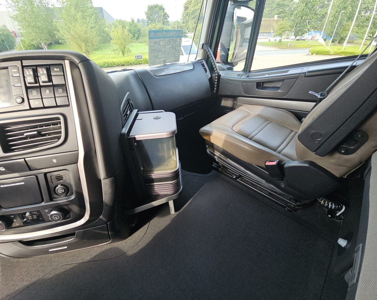 Containerbil/ Växelflak lastbil, Kranbil Iveco Stralis 560 6x4: bild 50