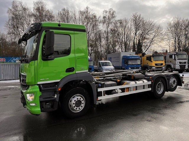 Mercedes-Benz Arocs 2643 Mit Meiller Abrollkipper Top - Lastväxlare lastbil: bild 1 Mercedes-Benz Arocs 2643 Mit Meiller Abrollkipper Top - Lastväxlare lastbil: bild 1
