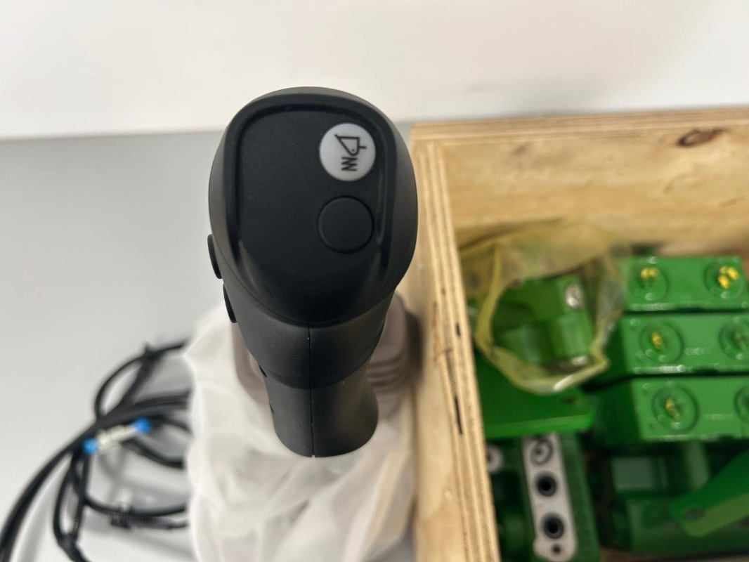 John Deere Einhebelsteuergerät mechanisch vom 6155R - Hydraulik för Lantbruksmaskiner: bild 3 John Deere Einhebelsteuergerät mechanisch vom 6155R - Hydraulik för Lantbruksmaskiner: bild 3