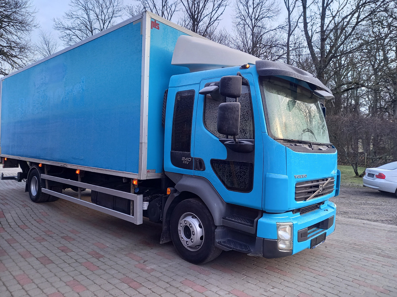 VOLVO FL 240, 4x2, GW 16000 KG - Isotermiska lastbil: bild 2 VOLVO FL 240, 4x2, GW 16000 KG - Isotermiska lastbil: bild 2