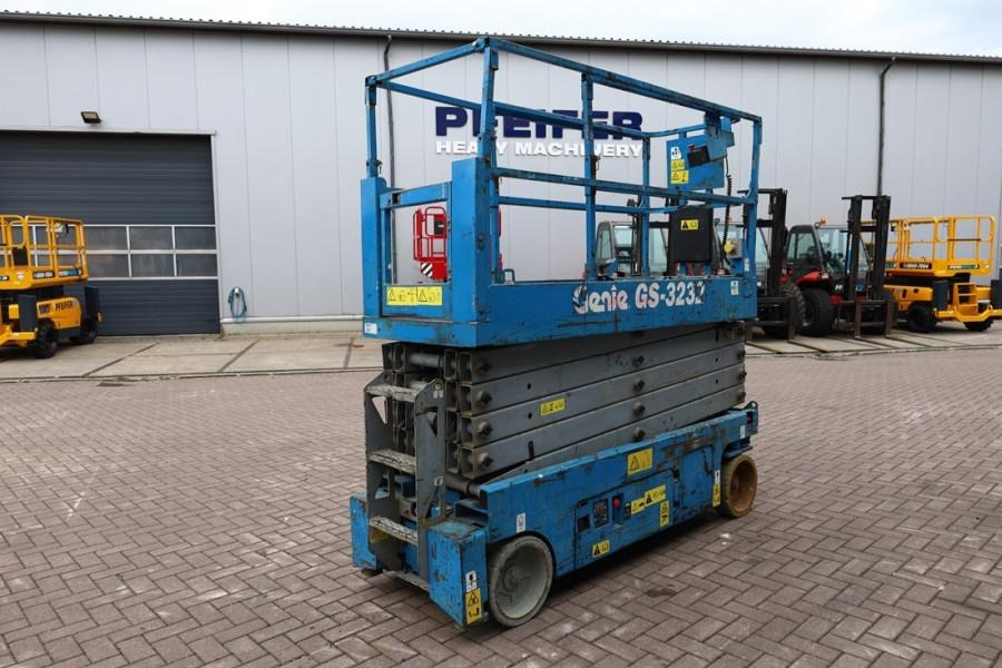 Genie GS3232 Hydraulic Outriggers, Electric, 11.75m Work - Saxlift: bild 2 Genie GS3232 Hydraulic Outriggers, Electric, 11.75m Work - Saxlift: bild 2