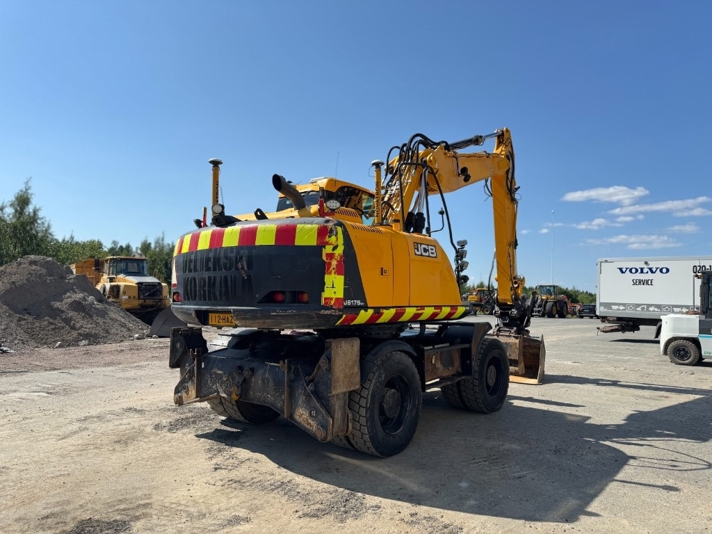 JCB 175 - Grävmaskin på däck: bild 2 JCB 175 - Grävmaskin på däck: bild 2