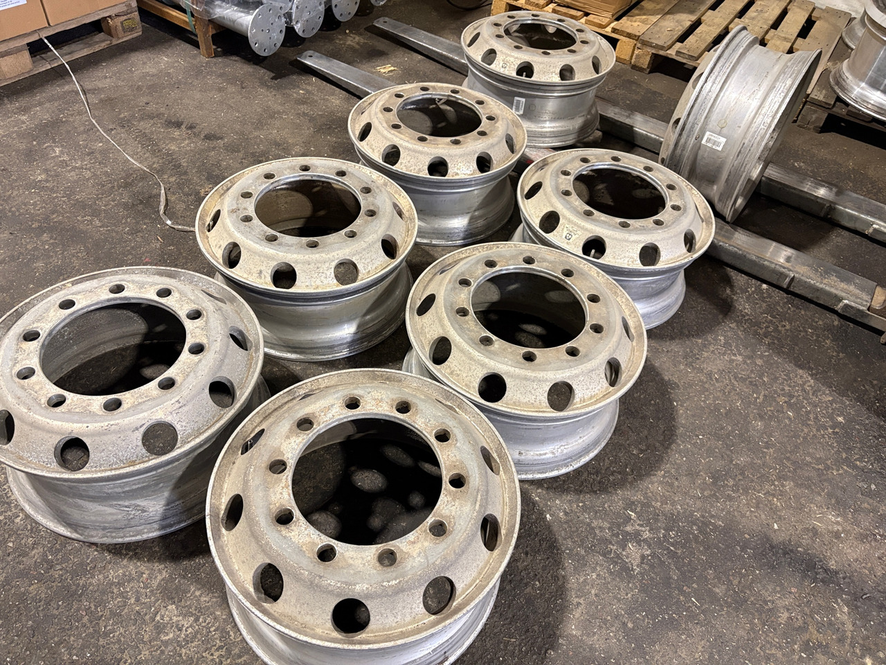 Alcoa  - Däck för Byggmaskiner: bild 1 Alcoa  - Däck för Byggmaskiner: bild 1