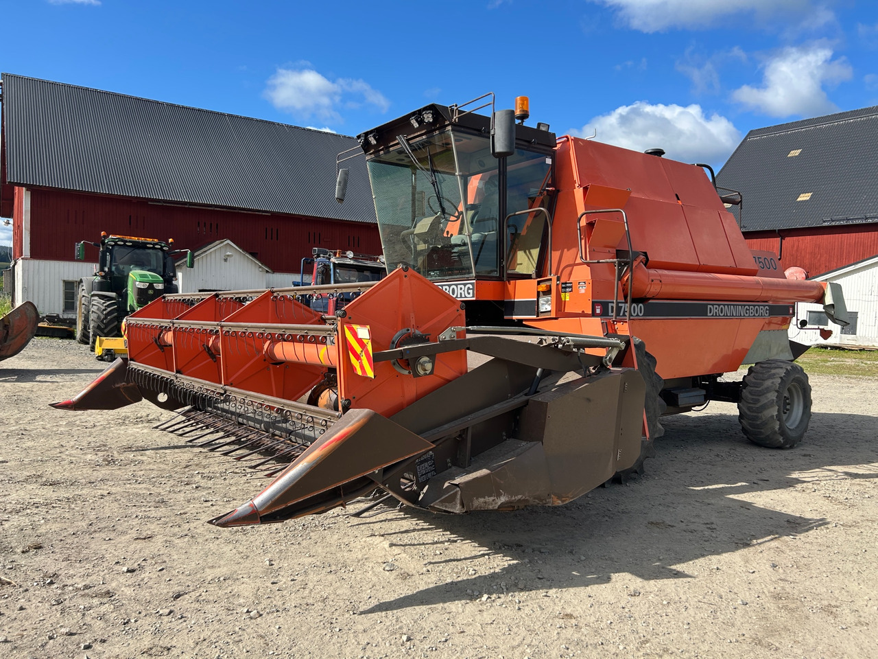 Dronningborg D 7500 - Skördetröska: bild 1 Dronningborg D 7500 - Skördetröska: bild 1