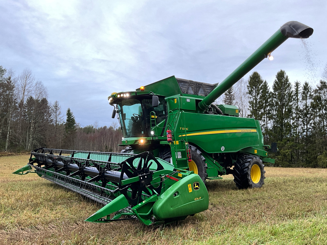 John Deere T670i - Skördetröska: bild 1 John Deere T670i - Skördetröska: bild 1