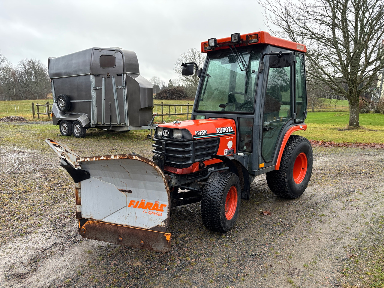 Kubota B2410 HST - Traktor: bild 1 Kubota B2410 HST - Traktor: bild 1
