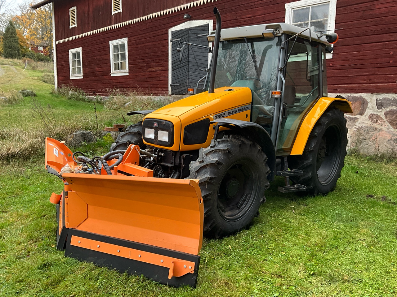 Massey Ferguson 4225 - Traktor: bild 1 Massey Ferguson 4225 - Traktor: bild 1