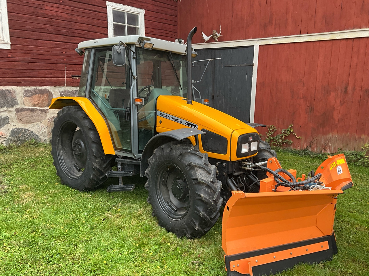 Massey Ferguson 4225 - Traktor: bild 1 Massey Ferguson 4225 - Traktor: bild 1