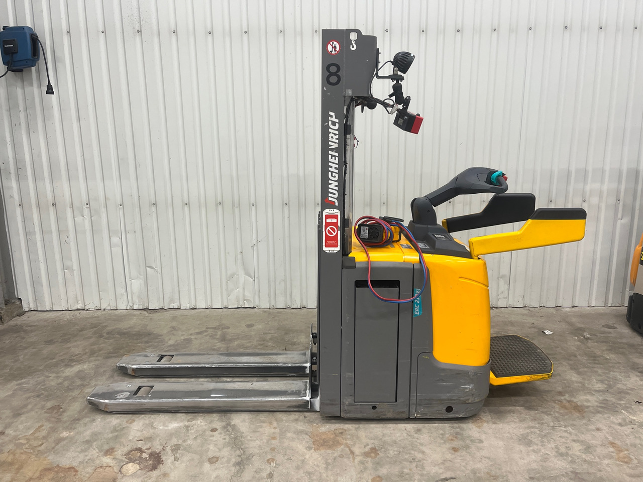 Jungheinrich ERC 212z - Materialhanteringsutrustning: bild 1 Jungheinrich ERC 212z - Materialhanteringsutrustning: bild 1