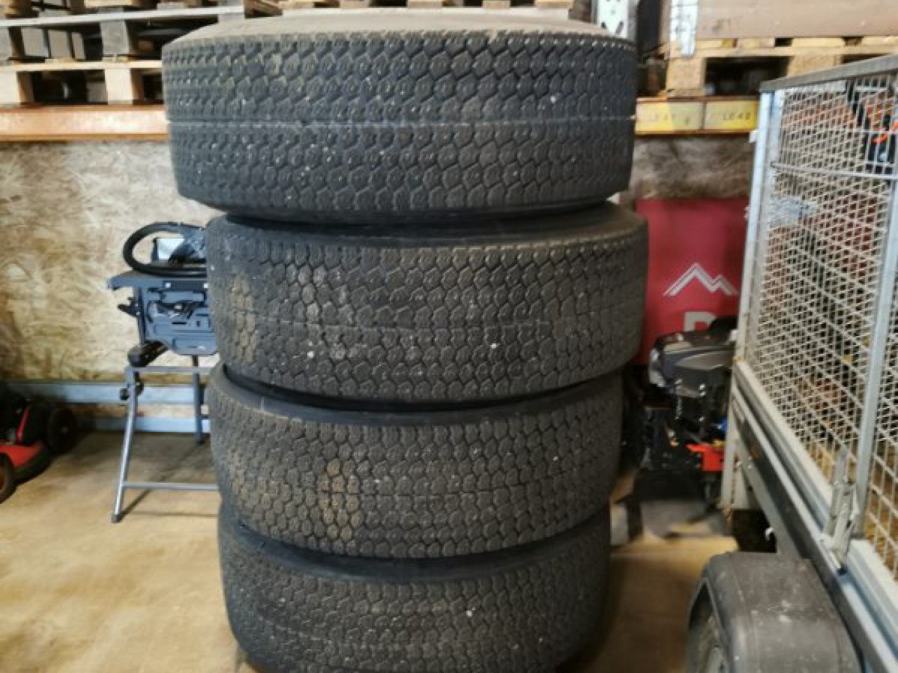 Michelin 385/65R22.5 - Däck för Byggmaskiner: bild 1 Michelin 385/65R22.5 - Däck för Byggmaskiner: bild 1