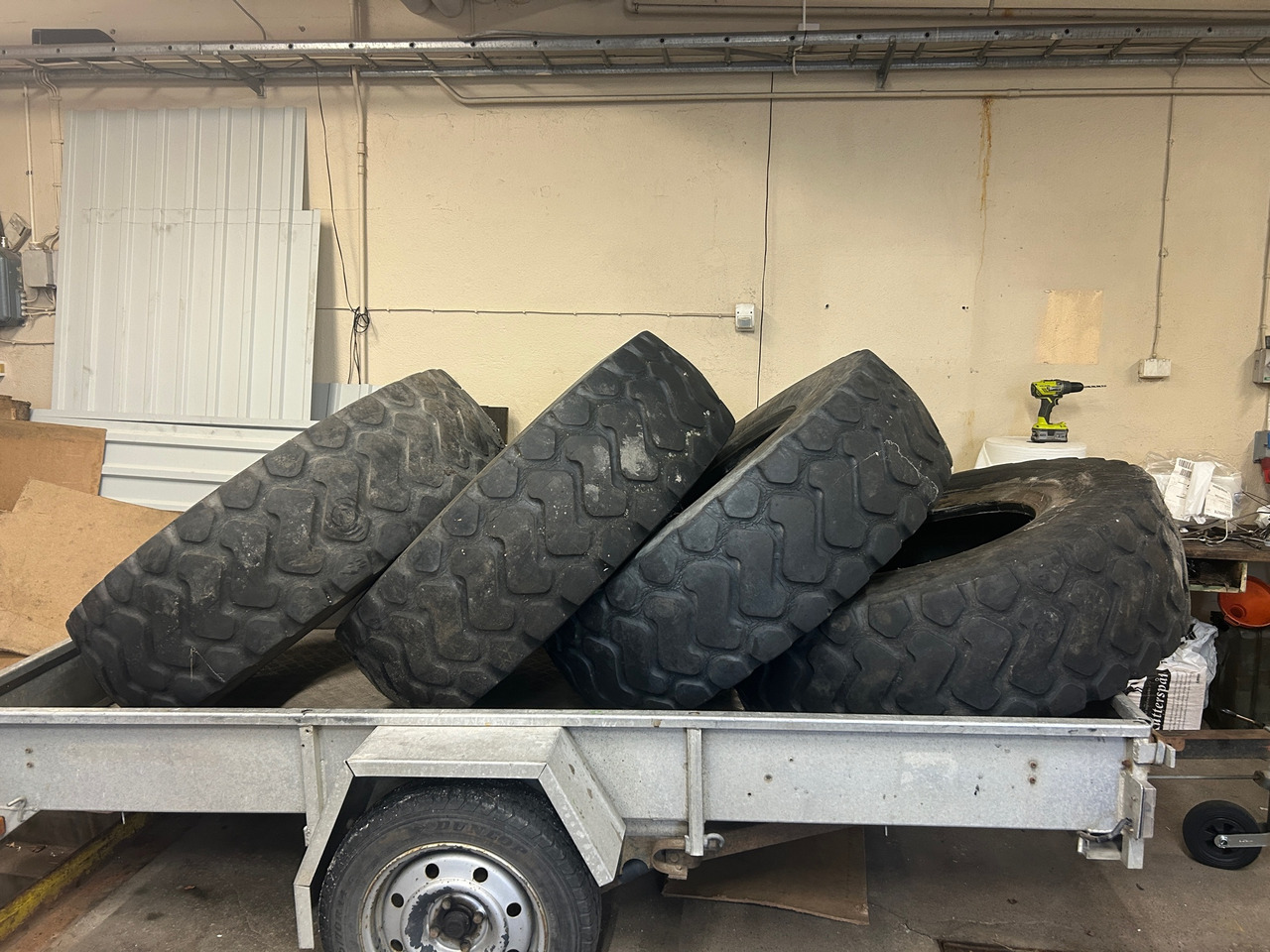 Micheline 15.5R25 - Däck för Byggmaskiner: bild 1 Micheline 15.5R25 - Däck för Byggmaskiner: bild 1