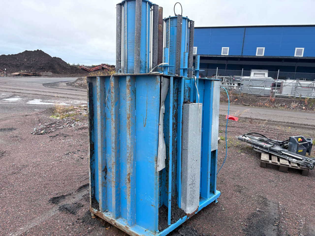 Mil-Tec Okänt - Entreprenadutrustning: bild 1 Mil-Tec Okänt - Entreprenadutrustning: bild 1