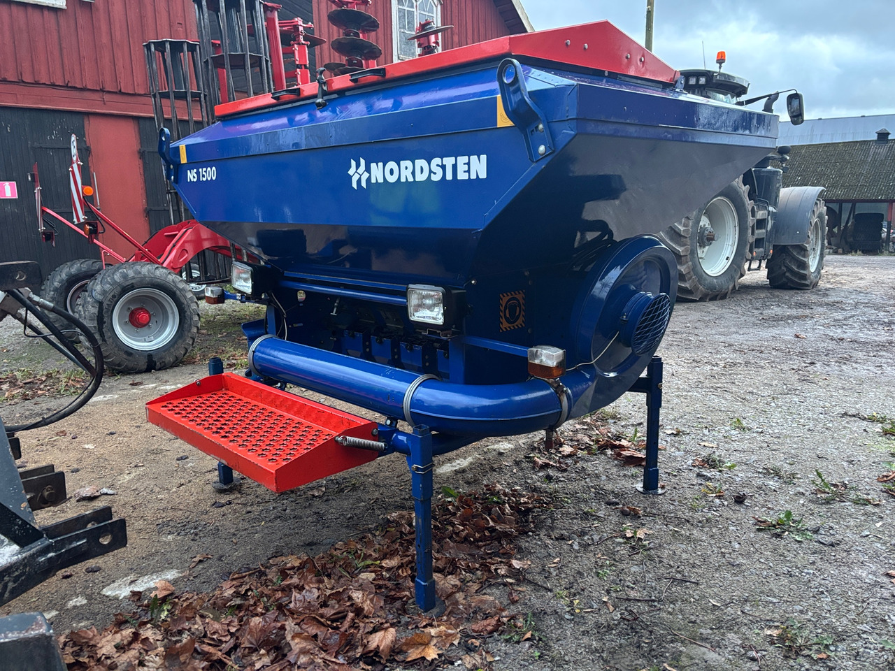 Nordsten NS 1500 - Mineralgödselspridare: bild 1 Nordsten NS 1500 - Mineralgödselspridare: bild 1