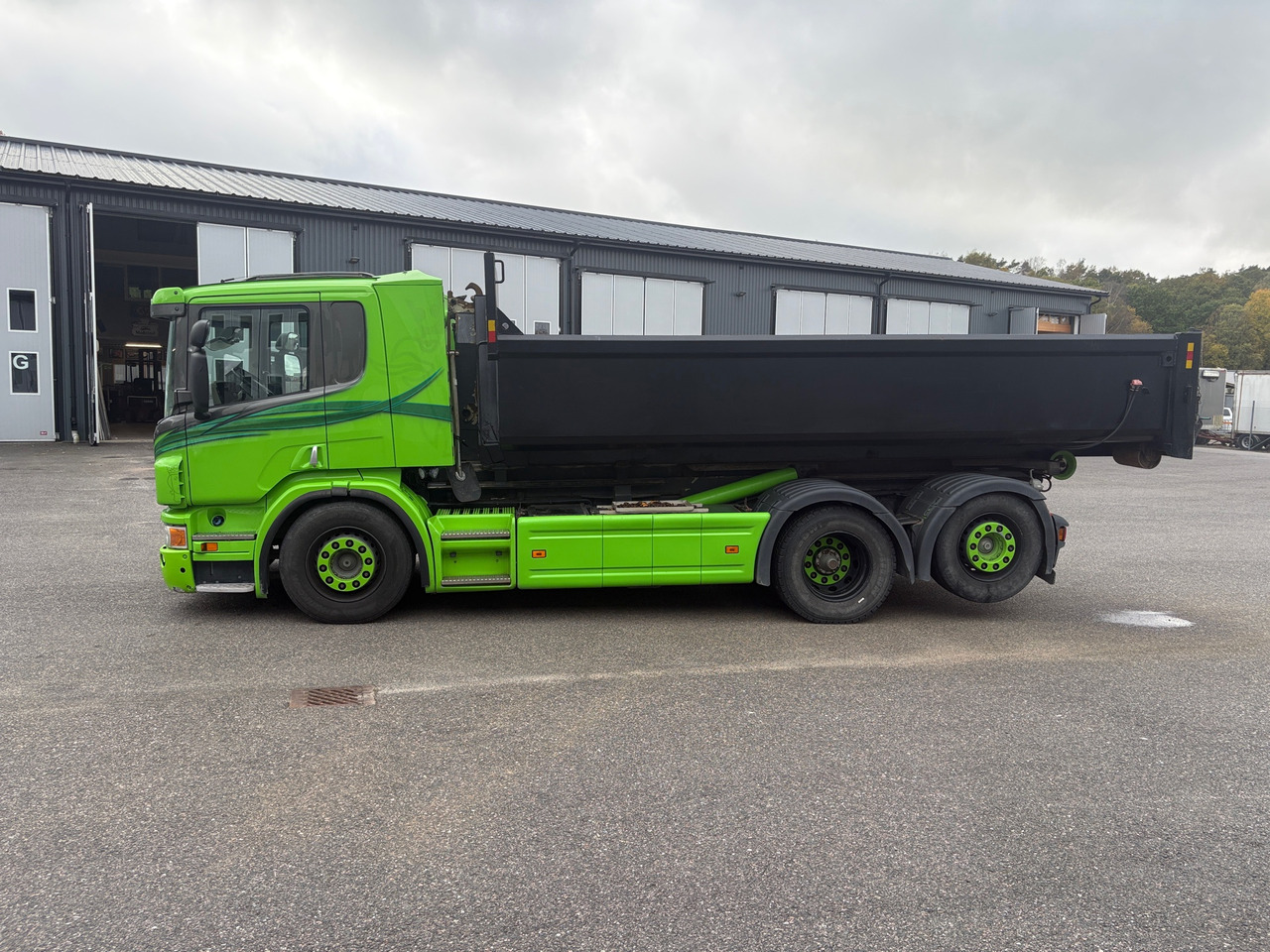 Scania P 320 6x2 - Lastväxlare lastbil: bild 1 Scania P 320 6x2 - Lastväxlare lastbil: bild 1