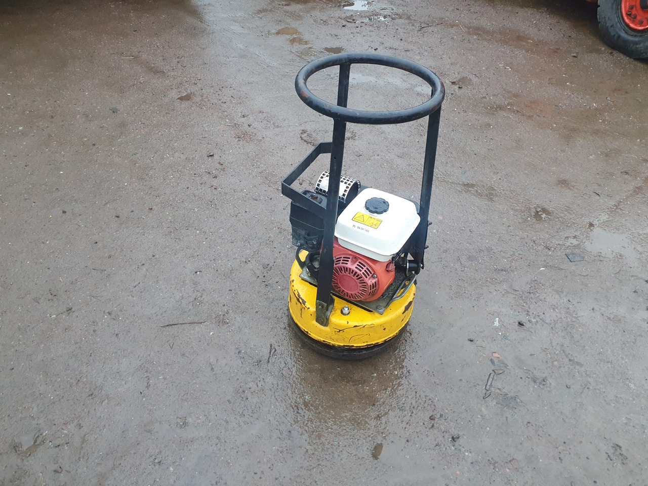 Tremix KMR 11 - Vibroplatta: bild 1 Tremix KMR 11 - Vibroplatta: bild 1