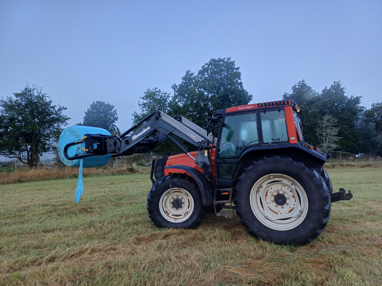 Valtra 6850 Hitech - Traktor: bild 1 Valtra 6850 Hitech - Traktor: bild 1