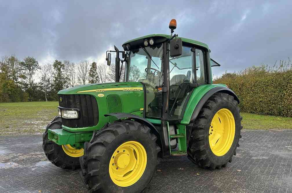 John Deere 6220 premium, 7500 uur MARGEPRIJS - Traktor: bild 1 John Deere 6220 premium, 7500 uur MARGEPRIJS - Traktor: bild 1