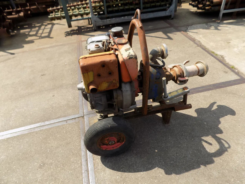 Diversen 1 cillinder hatz waterpomp merk wavo WAVO waterpomp 1 CILL HATZ - Vattenpump: bild 1 Diversen 1 cillinder hatz waterpomp merk wavo WAVO waterpomp 1 CILL HATZ - Vattenpump: bild 1