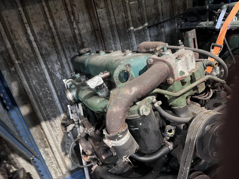 Volvo D60A met transmissie - Motor för Lastbil: bild 1 Volvo D60A met transmissie - Motor för Lastbil: bild 1