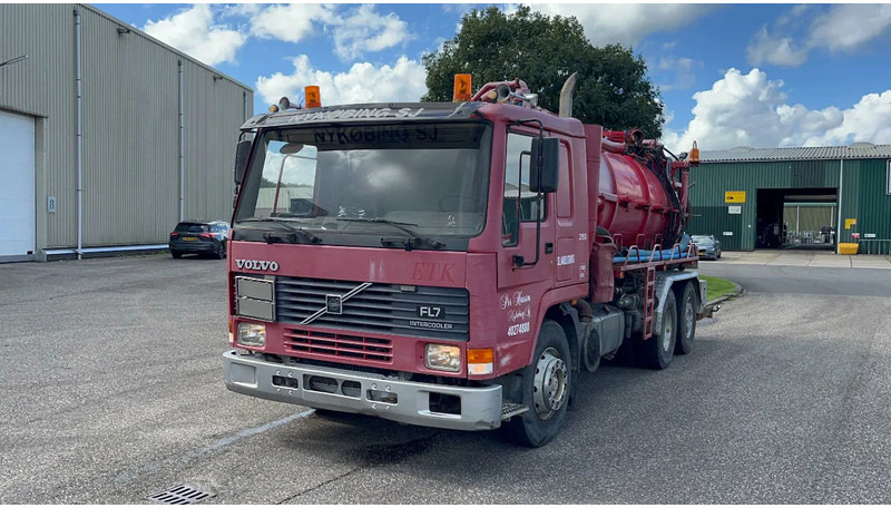 Volvo FL 7 FL7 Vacuum toilet tanker 8000 liter - Sugbil: bild 1 Volvo FL 7 FL7 Vacuum toilet tanker 8000 liter - Sugbil: bild 1