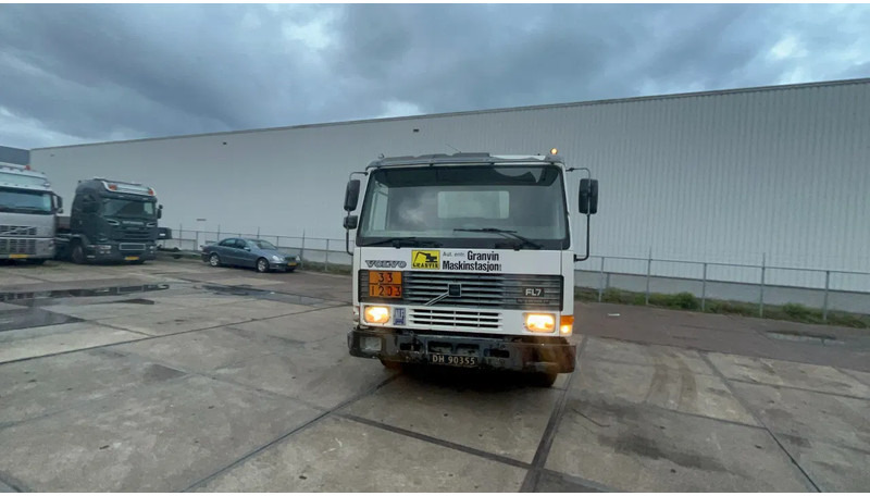 Volvo FL 7 Volvo FL7 285 Fuel tanker 4x2 - Tankbil: bild 3 Volvo FL 7 Volvo FL7 285 Fuel tanker 4x2 - Tankbil: bild 3