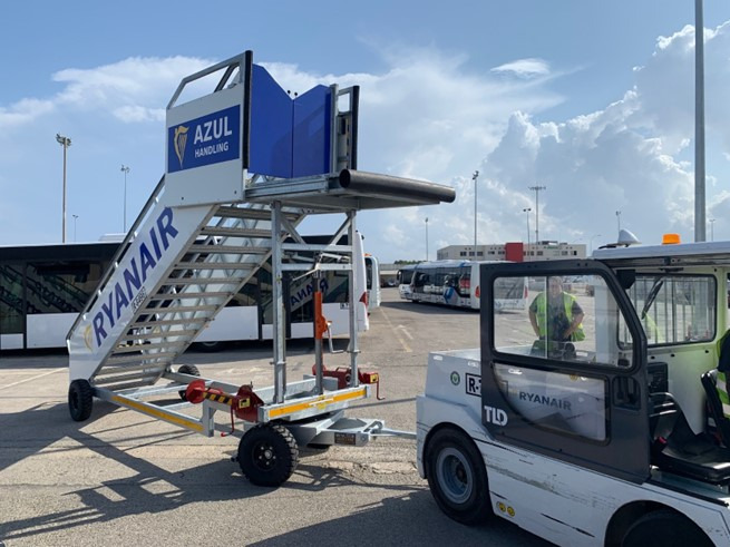 AERO-GSE B737 - A320 Towable - Passagerartrappa: bild 4 AERO-GSE B737 - A320 Towable - Passagerartrappa: bild 4