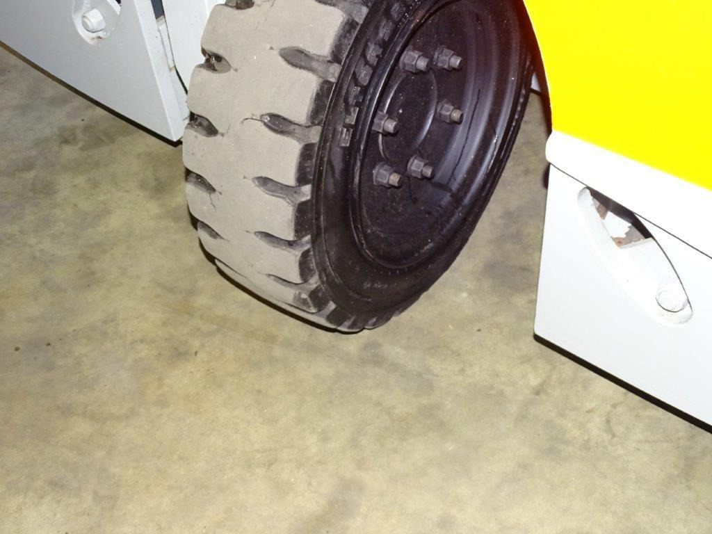 Hubtex DQ45-G - TRIPLEX - 4-vägstruck: bild 2 Hubtex DQ45-G - TRIPLEX - 4-vägstruck: bild 2