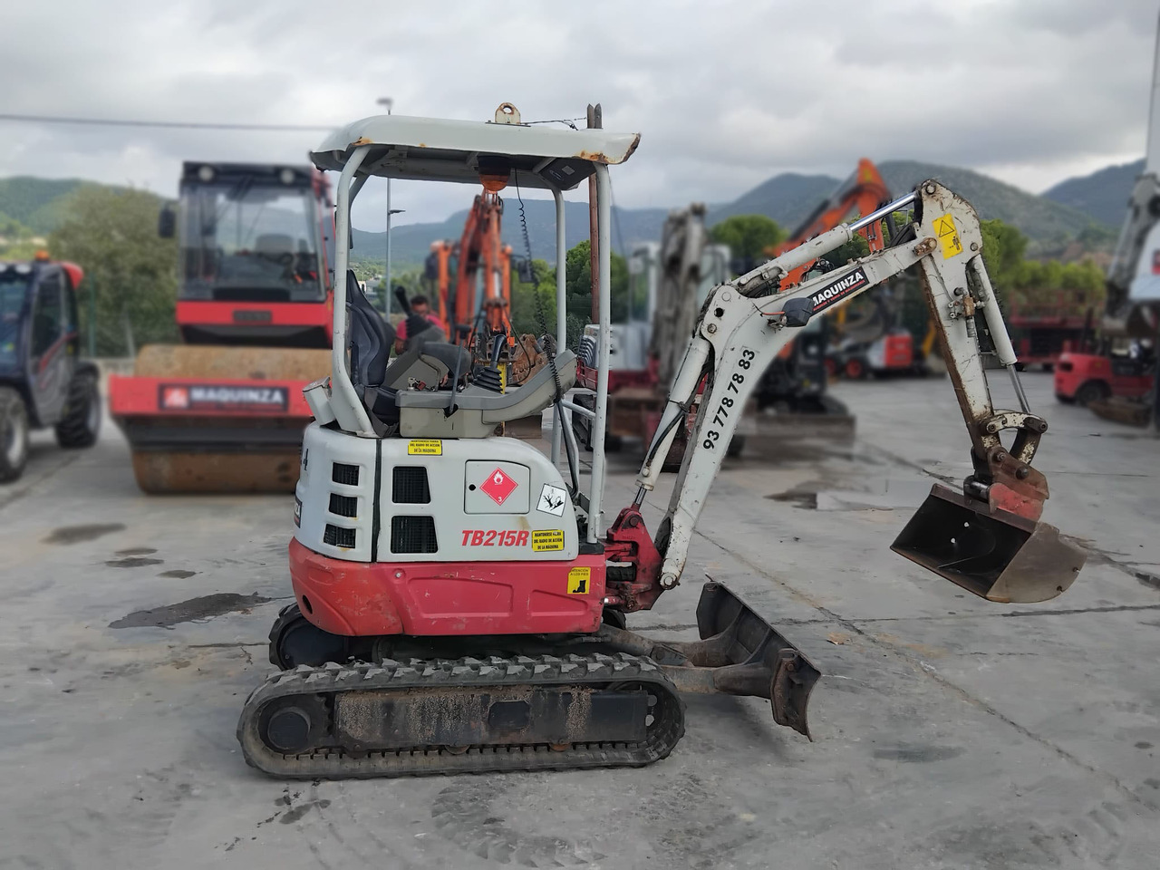 TAKEUCHI TB215R EASY - Minigrävmaskin: bild 2 TAKEUCHI TB215R EASY - Minigrävmaskin: bild 2
