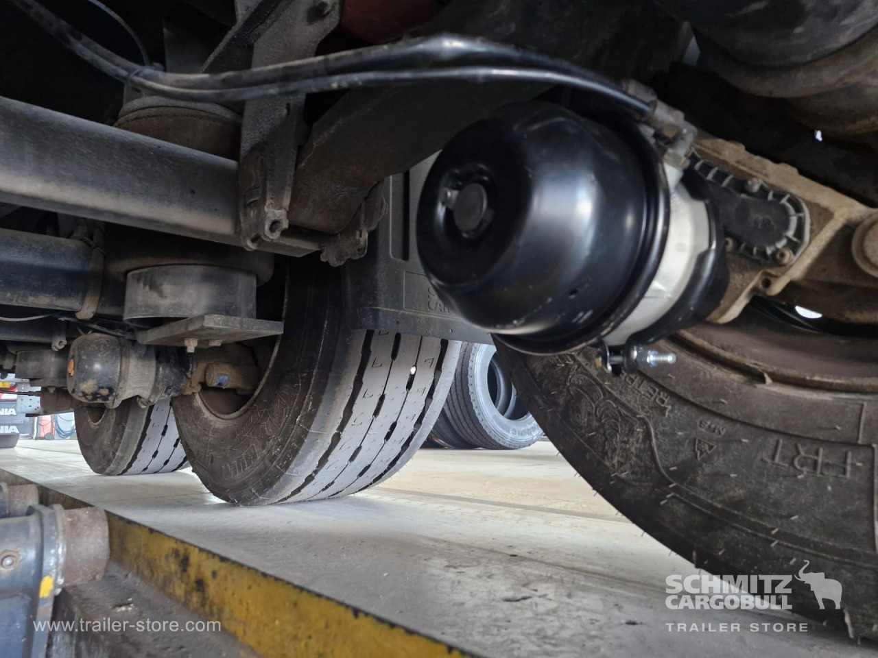 SCHMITZ Curtainsider Varios - Kapelltrailer: bild 2 SCHMITZ Curtainsider Varios - Kapelltrailer: bild 2