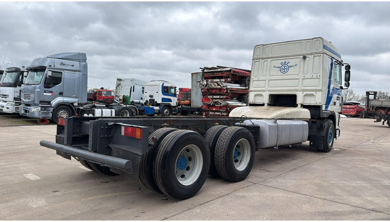 DAF XF 95.430 (EURO 3 / 10 TYRES / 6X2 / MANUAL GEARBOX / BOITE MANUELLE) - Chassi lastbil: bild 4 DAF XF 95.430 (EURO 3 / 10 TYRES / 6X2 / MANUAL GEARBOX / BOITE MANUELLE) - Chassi lastbil: bild 4