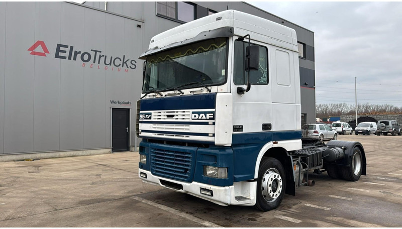 DAF XF 95.380 (EURO 2 / MANUAL GEARBOX / BOITE MANUELLE / TRES PROPRE / CLEAN TRUCK) - Dragbil: bild 1 DAF XF 95.380 (EURO 2 / MANUAL GEARBOX / BOITE MANUELLE / TRES PROPRE / CLEAN TRUCK) - Dragbil: bild 1