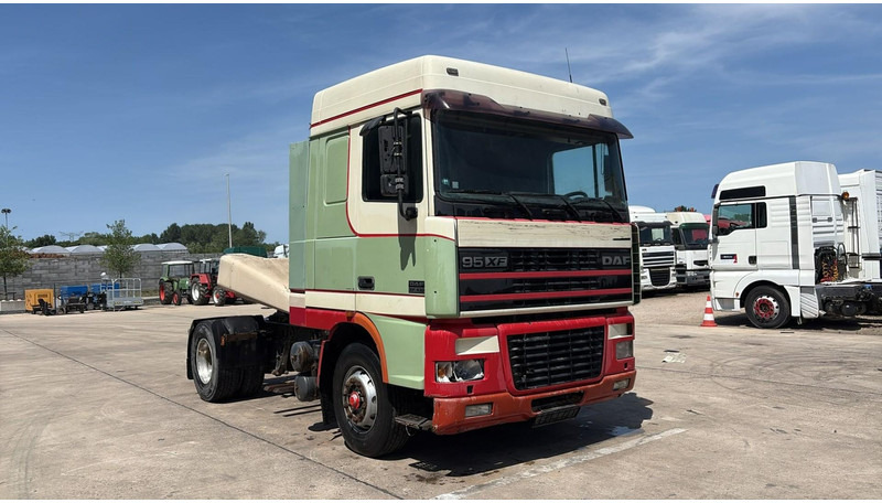 DAF XF 95.430 (EURO 3 / BOITE MANUELLE / MANUAL GEARBOX) - Dragbil: bild 3 DAF XF 95.430 (EURO 3 / BOITE MANUELLE / MANUAL GEARBOX) - Dragbil: bild 3