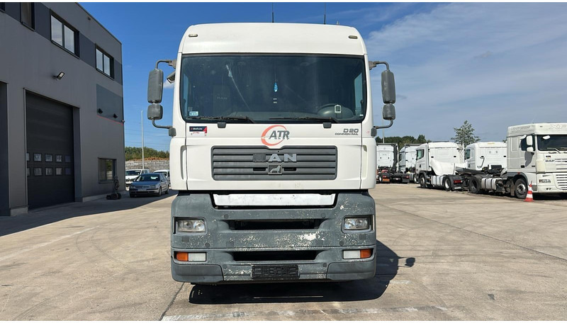MAN TGA 18.430 (BOITE MANUELLE / MANUAL GEARBOX) - Dragbil: bild 2 MAN TGA 18.430 (BOITE MANUELLE / MANUAL GEARBOX) - Dragbil: bild 2