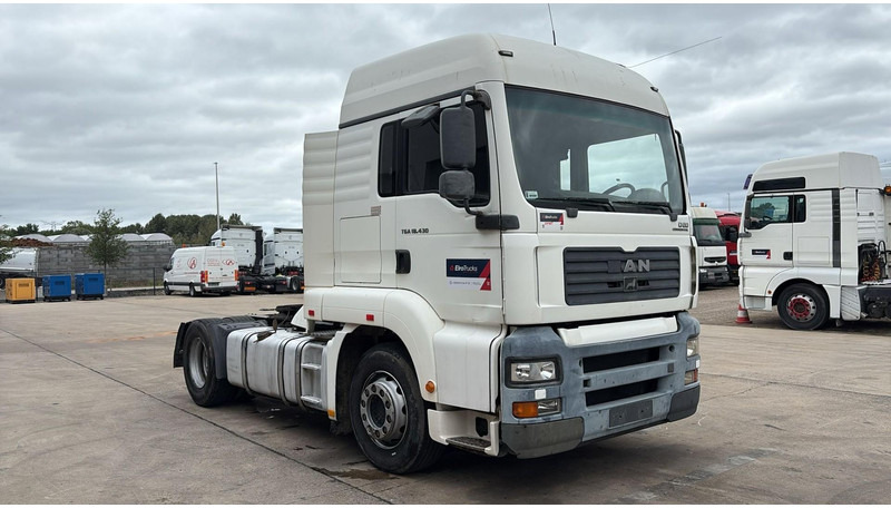 MAN TGA 18.430 (PTO / POMPE HYDRAULIQUE / MANUAL GEARBOX / BOITE MANUELLE / HYDRAULIC PUMP) - Dragbil: bild 2 MAN TGA 18.430 (PTO / POMPE HYDRAULIQUE / MANUAL GEARBOX / BOITE MANUELLE / HYDRAULIC PUMP) - Dragbil: bild 2