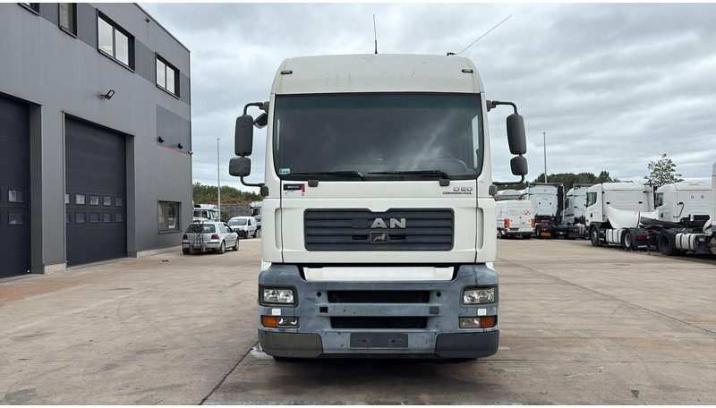 MAN TGA 18.430 (PTO / POMPE HYDRAULIQUE / MANUAL GEARBOX / BOITE MANUELLE / HYDRAULIC PUMP) - Dragbil: bild 4 MAN TGA 18.430 (PTO / POMPE HYDRAULIQUE / MANUAL GEARBOX / BOITE MANUELLE / HYDRAULIC PUMP) - Dragbil: bild 4