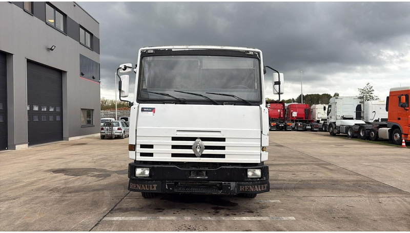 Renault R 385 Major (2 CULASSE / LAMES / GRAND PONT / STEEL SUSP. / MANUAL PUMP / POMPE MANUELLE) - Dragbil: bild 4 Renault R 385 Major (2 CULASSE / LAMES / GRAND PONT / STEEL SUSP. / MANUAL PUMP / POMPE MANUELLE) - Dragbil: bild 4