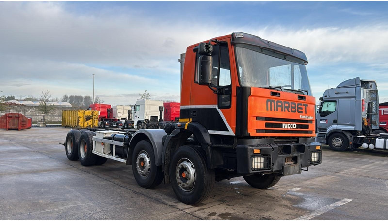 Iveco EUROTRAKKER 340 E 34 (POMPE MANUELLE / GRAND PONT / LAMES / MANUAL PUMP / BIG AXLE / STEEL SUSP.) - Chassi lastbil: bild 3 Iveco EUROTRAKKER 340 E 34 (POMPE MANUELLE / GRAND PONT / LAMES / MANUAL PUMP / BIG AXLE / STEEL SUSP.) - Chassi lastbil: bild 3