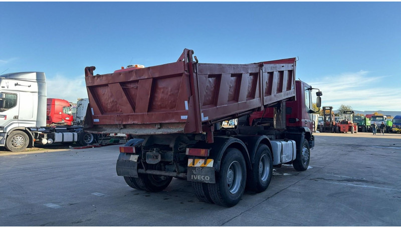 Iveco Eurotrakker 260 E 34 (POMPE MANUELLE / MANUAL PUMP / LAMES / GRAND PONT / BOITE MANUELLE) - Tippbil lastbil: bild 4 Iveco Eurotrakker 260 E 34 (POMPE MANUELLE / MANUAL PUMP / LAMES / GRAND PONT / BOITE MANUELLE) - Tippbil lastbil: bild 4