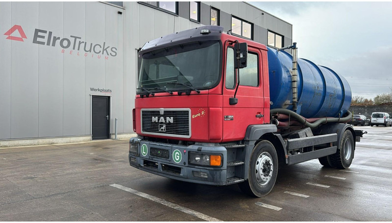 MAN 18.264 F2000 (11000L / EURO 2 / MANUAL GEARBOX / 6 CYLINDER) - Sugbil: bild 1 MAN 18.264 F2000 (11000L / EURO 2 / MANUAL GEARBOX / 6 CYLINDER) - Sugbil: bild 1
