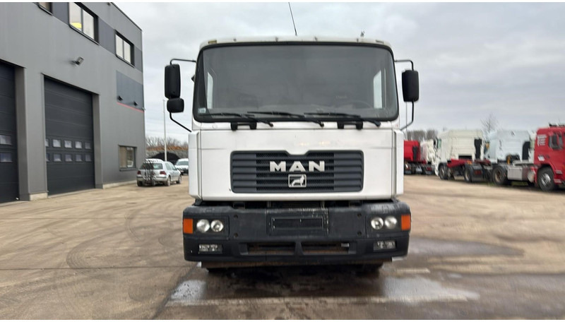MAN 18.285 (GARBAGE TRUCK / TOP CONDITION / 6 CYLINDER / MANUAL GEARBOX) - Sopbil: bild 2 MAN 18.285 (GARBAGE TRUCK / TOP CONDITION / 6 CYLINDER / MANUAL GEARBOX) - Sopbil: bild 2