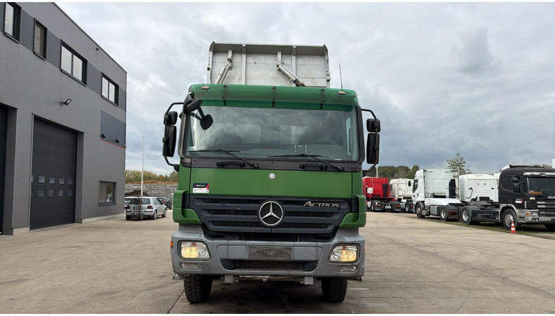 Mercedes-Benz Actros 3246 (EPS / LAMES / GRAND PONT / V6 / MP2 / 3 PEDALES) - Tippbil lastbil: bild 2 Mercedes-Benz Actros 3246 (EPS / LAMES / GRAND PONT / V6 / MP2 / 3 PEDALES) - Tippbil lastbil: bild 2
