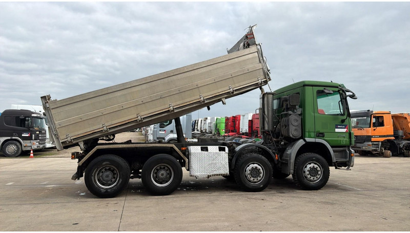 Mercedes-Benz Actros 3246 (EPS / LAMES / GRAND PONT / V6 / MP2 / 3 PEDALES) - Tippbil lastbil: bild 3 Mercedes-Benz Actros 3246 (EPS / LAMES / GRAND PONT / V6 / MP2 / 3 PEDALES) - Tippbil lastbil: bild 3