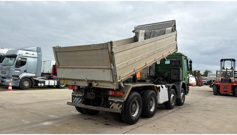 Mercedes-Benz Actros 3246 (EPS / LAMES / GRAND PONT / V6 / MP2 / 3 PEDALES) - Tippbil lastbil: bild 4 Mercedes-Benz Actros 3246 (EPS / LAMES / GRAND PONT / V6 / MP2 / 3 PEDALES) - Tippbil lastbil: bild 4