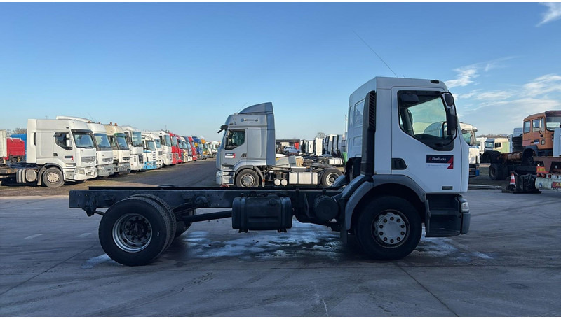 Renault Premium 320 (FULL STEEL / LAMES / BOITE MANUELLE / MANUAL GEARBOX) - Chassi lastbil: bild 3 Renault Premium 320 (FULL STEEL / LAMES / BOITE MANUELLE / MANUAL GEARBOX) - Chassi lastbil: bild 3