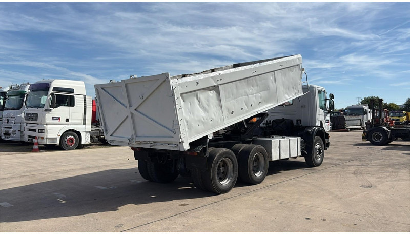 Scania 94 - 260 (BOITE MANUELLE / LAMES / STEEL SUSP. / 6X4 / MANUAL GEARBOX) - Tippbil lastbil: bild 4 Scania 94 - 260 (BOITE MANUELLE / LAMES / STEEL SUSP. / 6X4 / MANUAL GEARBOX) - Tippbil lastbil: bild 4