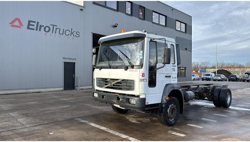 Volvo FL 220 (BELGIAN TRUCK / CAMION BELGE / MANUAL GEARBOX / BOITE MANUELLE) - Chassi lastbil: bild 1 Volvo FL 220 (BELGIAN TRUCK / CAMION BELGE / MANUAL GEARBOX / BOITE MANUELLE) - Chassi lastbil: bild 1