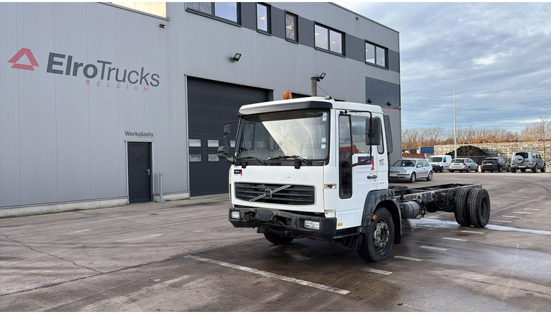 Volvo FL 220 (BELGIAN TRUCK / CAMION BELGE / MANUAL GEARBOX) - Chassi lastbil: bild 1 Volvo FL 220 (BELGIAN TRUCK / CAMION BELGE / MANUAL GEARBOX) - Chassi lastbil: bild 1