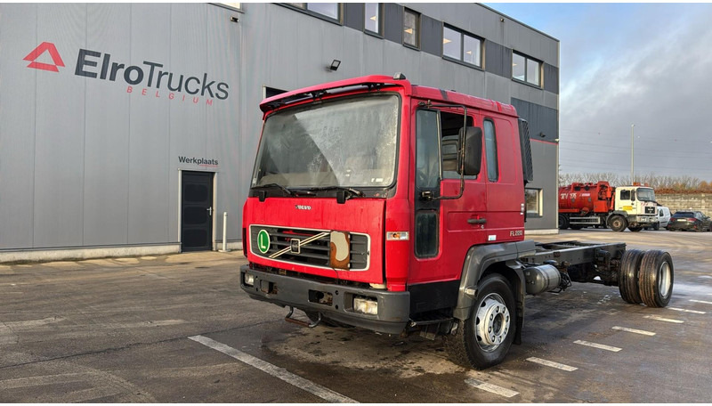 Volvo FL 220 (MANUAL GEARBOX / BOITE MANUELLE) - Chassi lastbil: bild 1 Volvo FL 220 (MANUAL GEARBOX / BOITE MANUELLE) - Chassi lastbil: bild 1