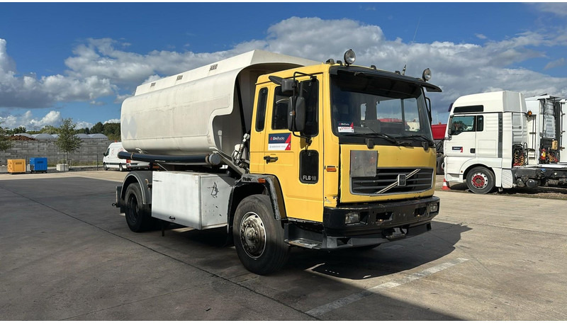 Volvo FL 6-18 (12400 LITERS / 3 COMPARTIMENTS / EURO 2 / STEEL SUSP. / LAMES) - Tankbil: bild 3 Volvo FL 6-18 (12400 LITERS / 3 COMPARTIMENTS / EURO 2 / STEEL SUSP. / LAMES) - Tankbil: bild 3