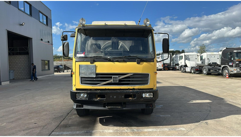 Volvo FL 6-18 (12400 LITERS / 3 COMPARTIMENTS / EURO 2 / STEEL SUSP. / LAMES) - Tankbil: bild 2 Volvo FL 6-18 (12400 LITERS / 3 COMPARTIMENTS / EURO 2 / STEEL SUSP. / LAMES) - Tankbil: bild 2